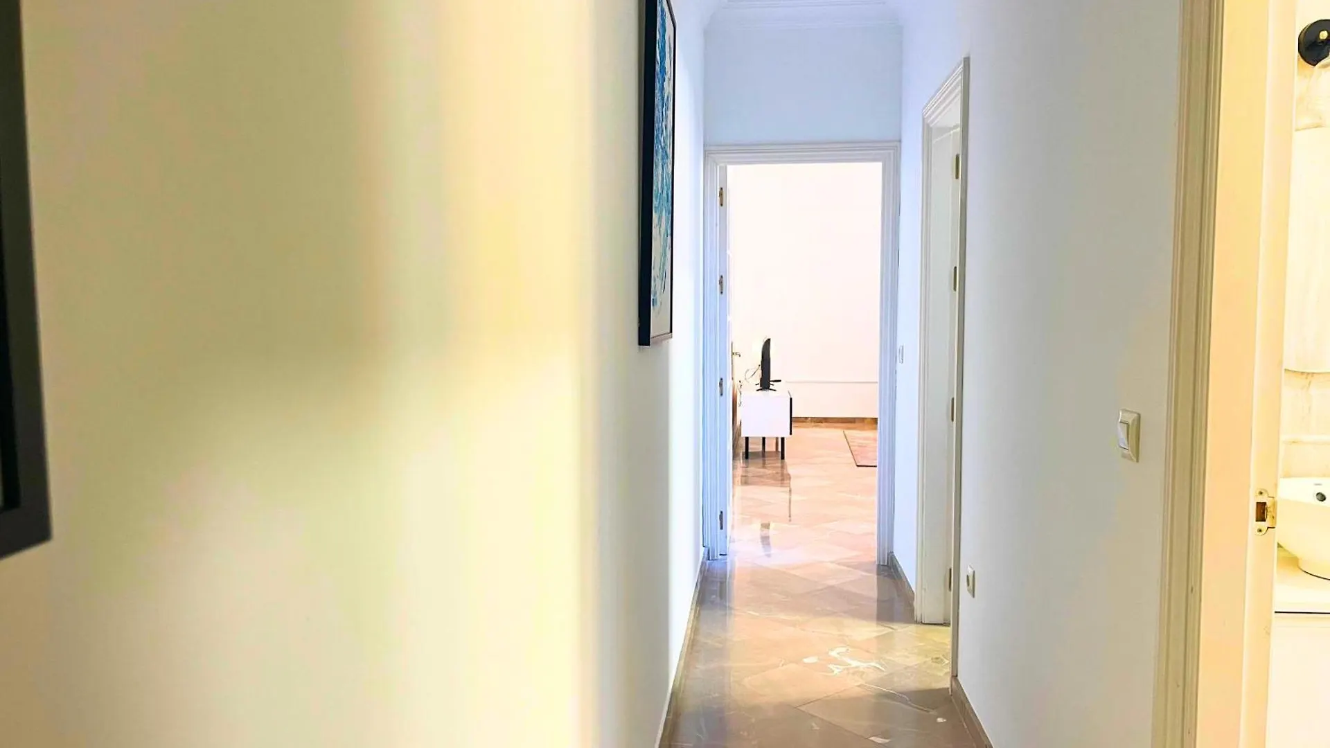 Home4U Gran Via Luxury Granada Apartment