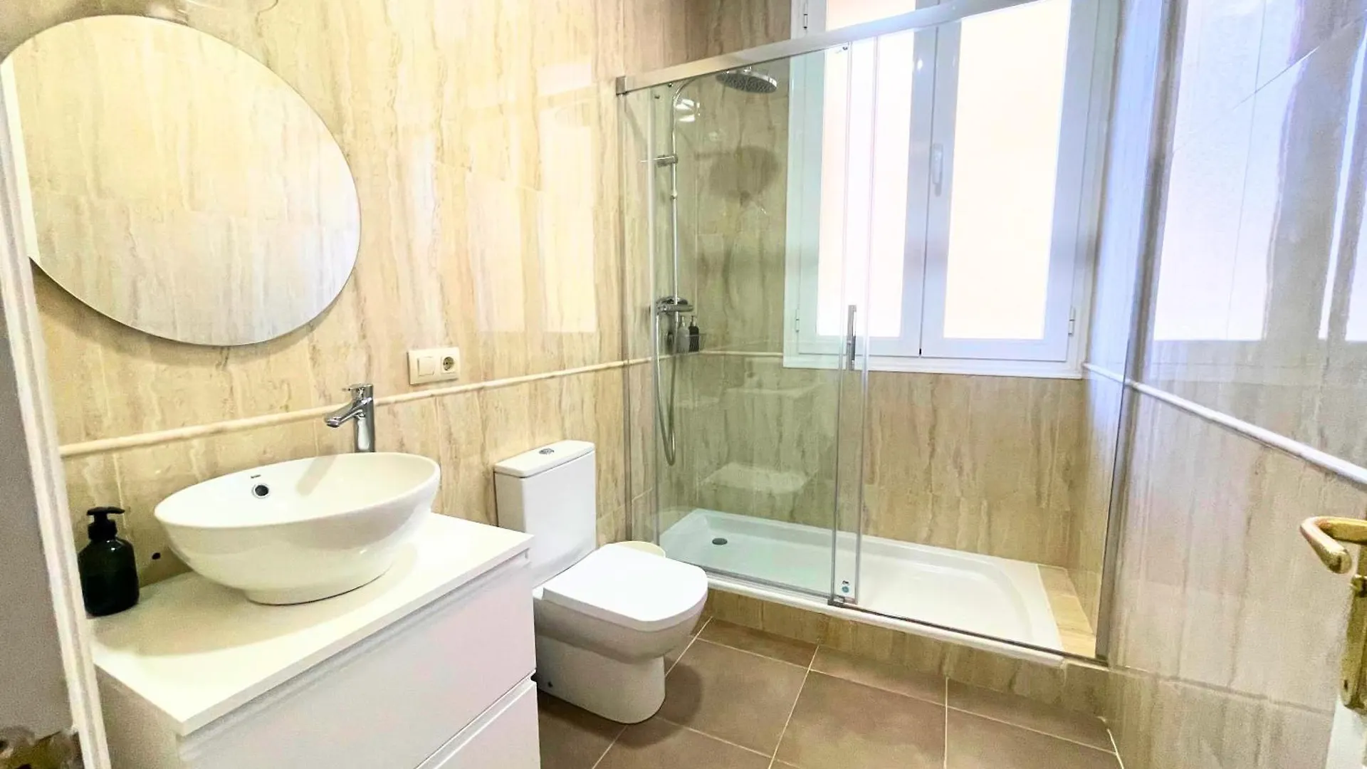 Home4U Gran Via Luxury Granada