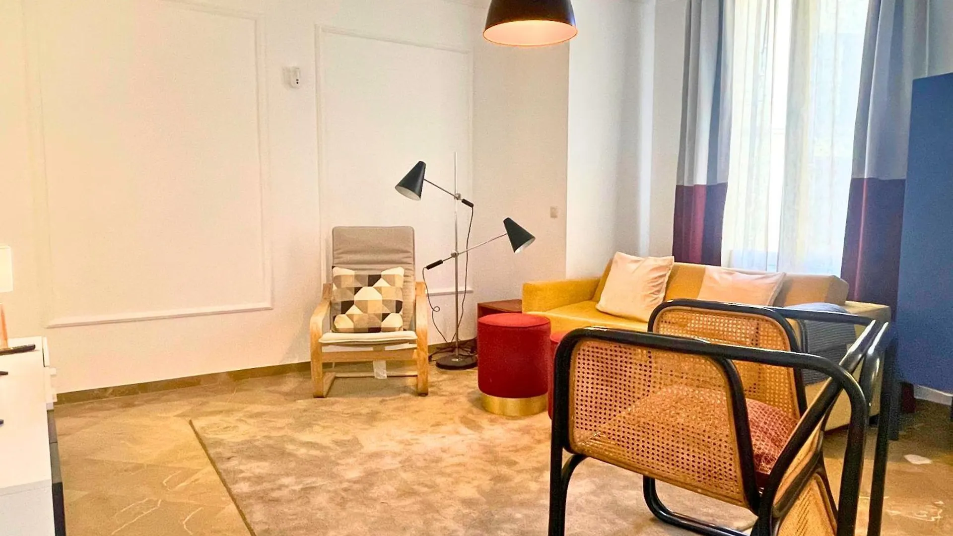 Home4U Gran Via Luxury Granada Apartment