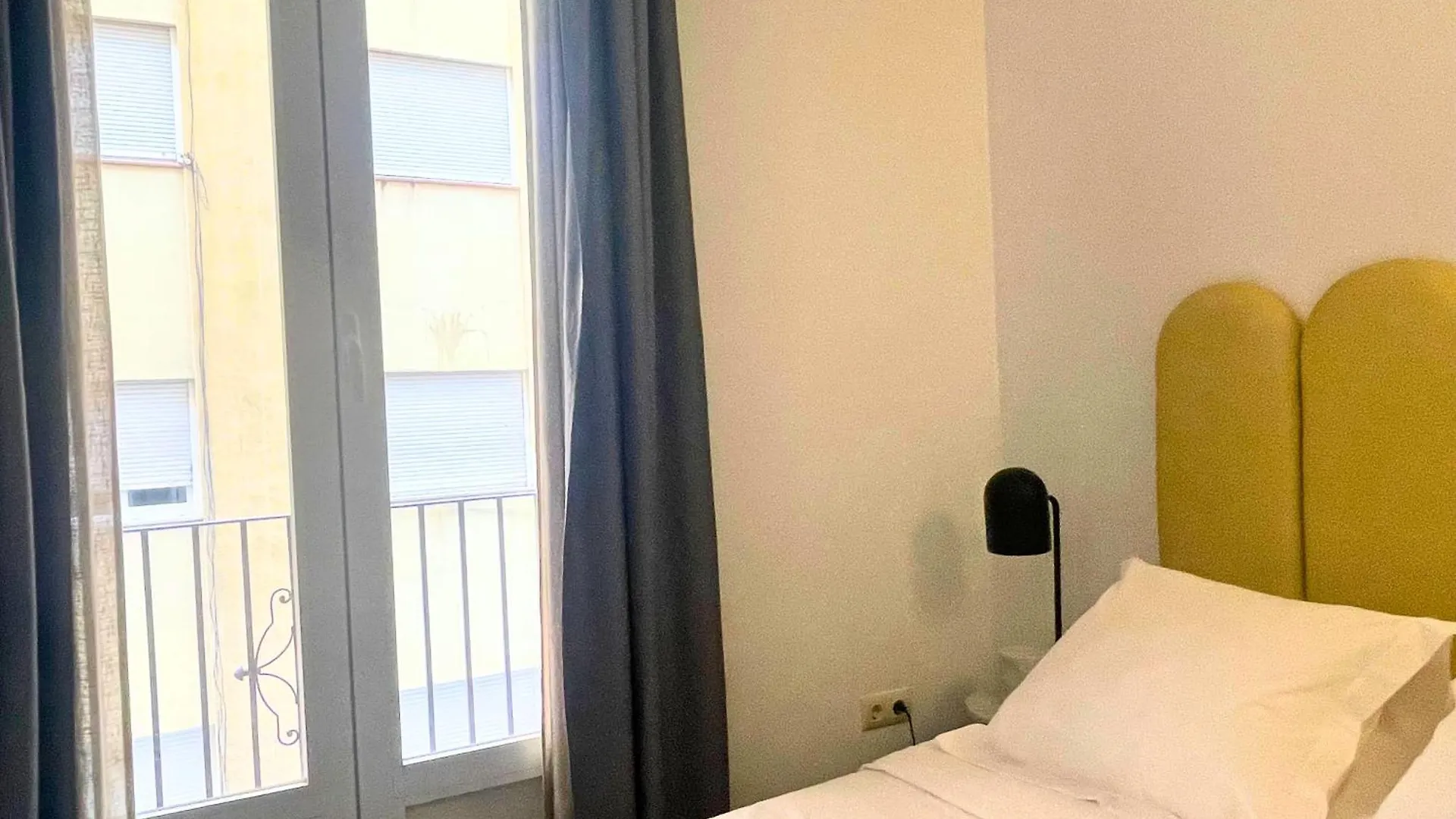 Home4U Gran Via Luxury Granada 0*,