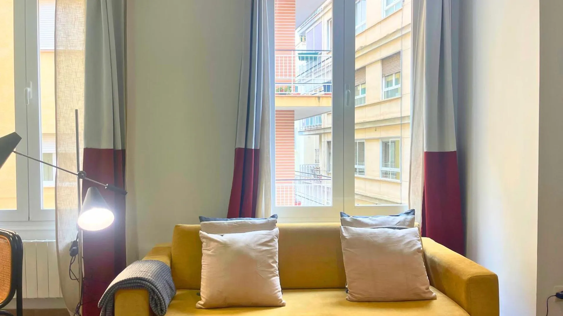 Home4U Gran Via Luxury Granada