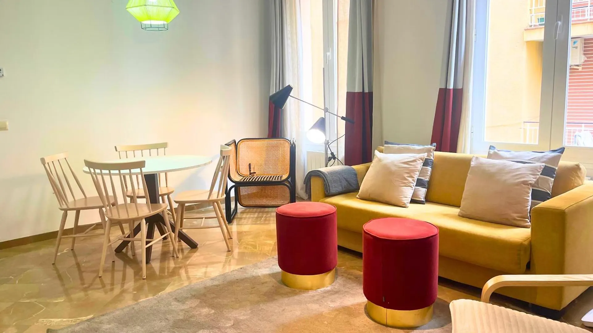 Home4U Gran Via Luxury Granada location